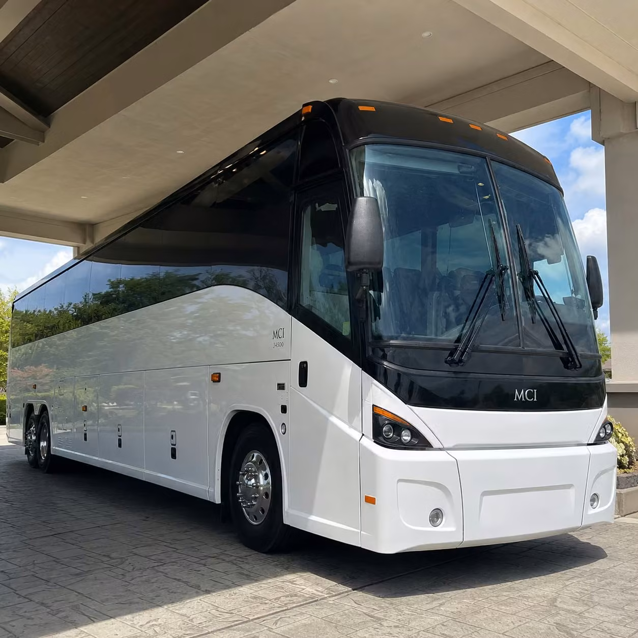 daily commuter shuttles that keep lee s summit workers out of highway 50 traffic